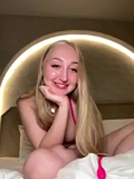 Ninadream2001 live sex cam