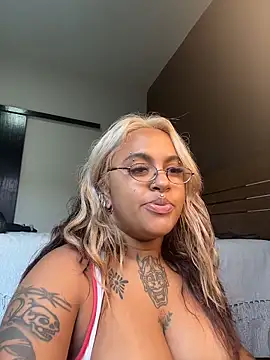 lolafairytail live sex cam