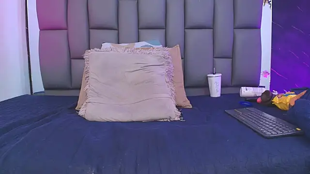 _MiaBrown_'s cam snapshot