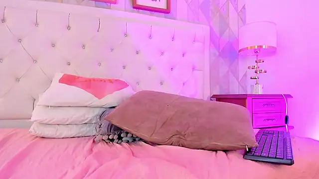 rebeca_watsson's cam snapshot