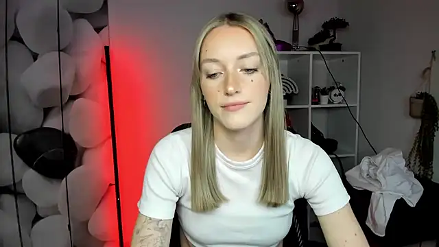 EvelynBlond's cam snapshot