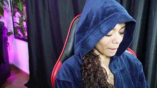 sara_sharma_'s cam snapshot