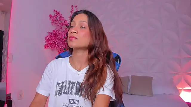 cora_22's cam snapshot