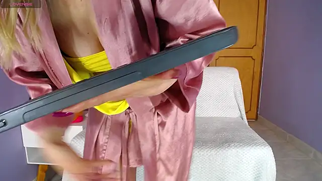 sophia_ny's cam snapshot