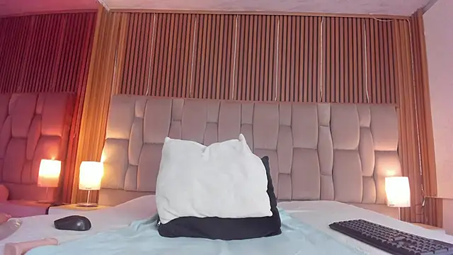 Lucy_Vegas's cam snapshot