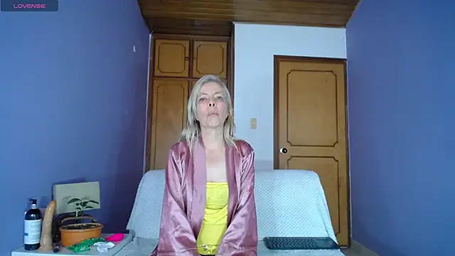 sophia_ny's cam snapshot