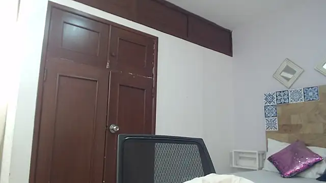 kylieBensoon's cam snapshot