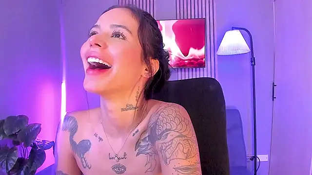 VegaLuxe's cam snapshot