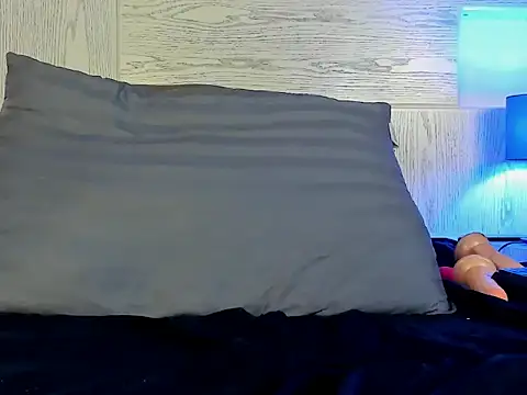 Crystaa12's cam snapshot