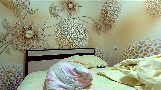 Yourrealgirl's cam snapshot