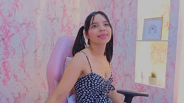 IssaSkinny's cam snapshot