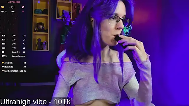 AuraLaunni's cam snapshot