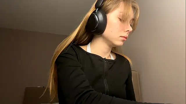 LindyUnderkoffler's cam snapshot