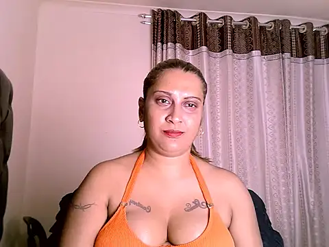 eroticbeauty37's cam snapshot