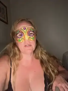 largeboobies30's cam snapshot