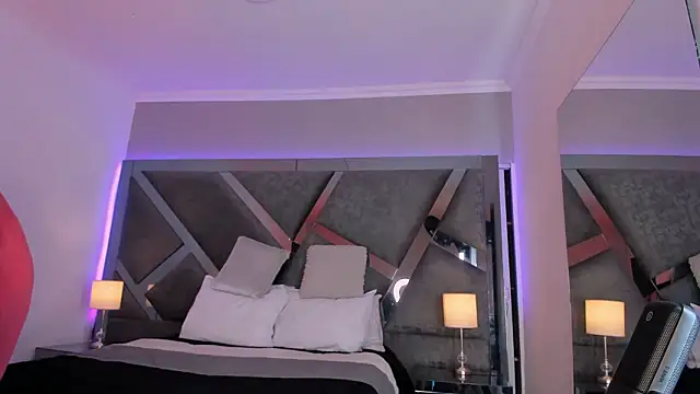 AmberiniHoffman live sex cam