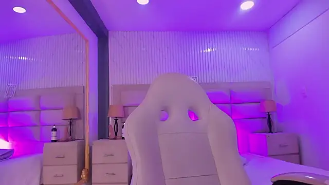 NaomiFrost's cam snapshot