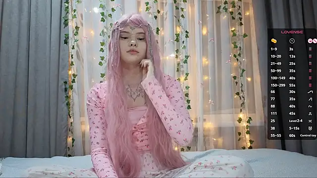 CarolinePepper's cam snapshot