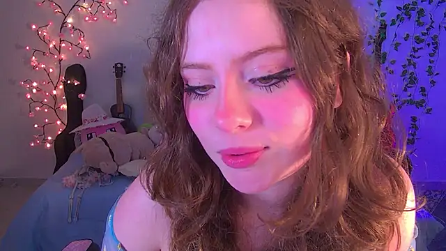 Lil_bela's cam snapshot