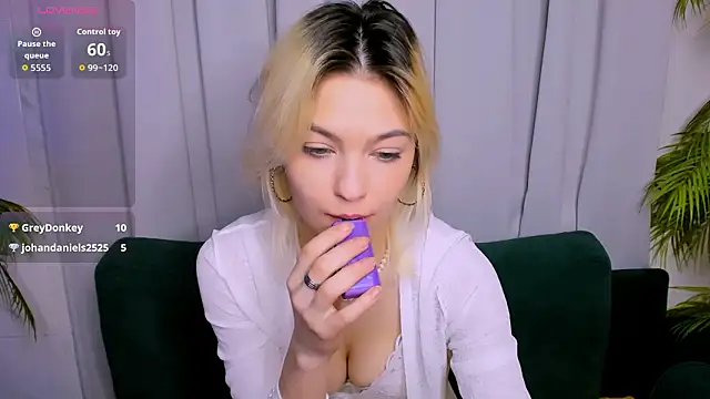 AlysiaSun_'s cam snapshot