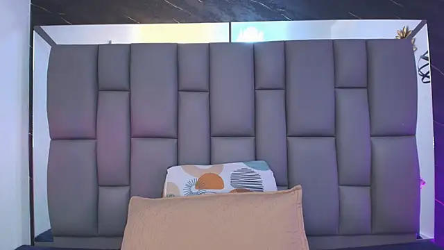 _MiaBrown_'s cam snapshot