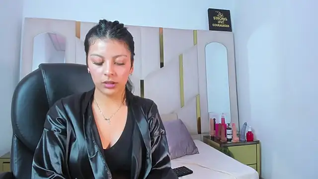 Salmaportman69's cam snapshot