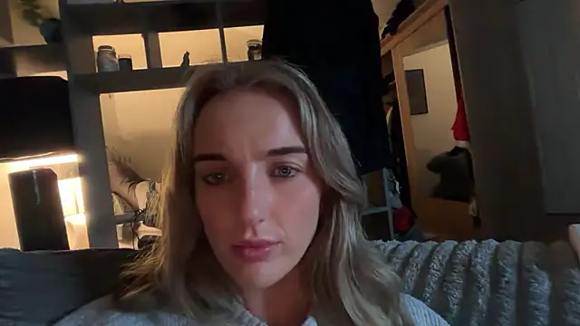 BlondeBombshellAmelia's cam snapshot