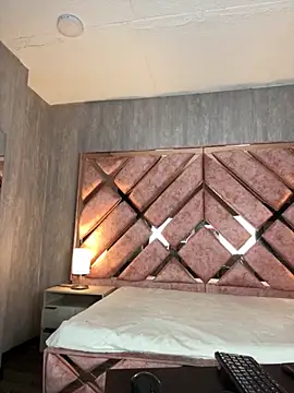 AuroraBrow's cam snapshot