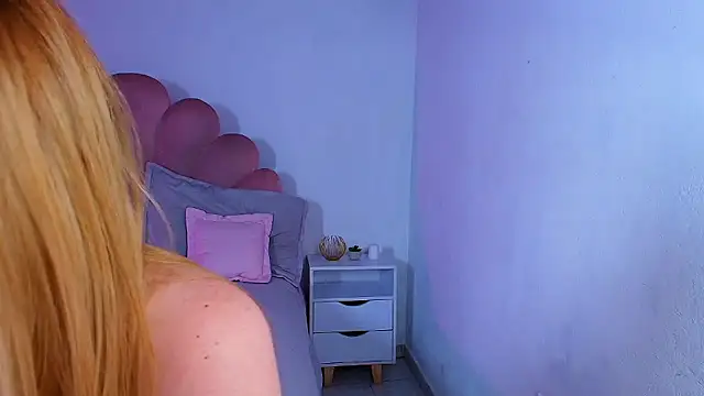 MiaColucci18's cam snapshot