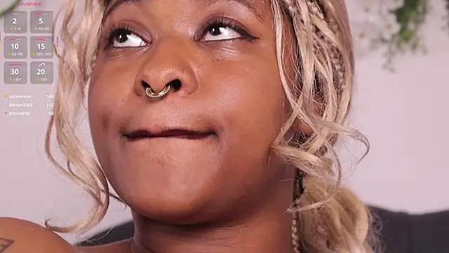 justnala_'s cam snapshot