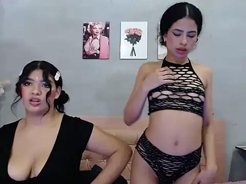 Adut_Akech's cam snapshot