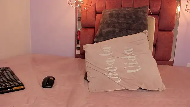 kristakinnky's cam snapshot