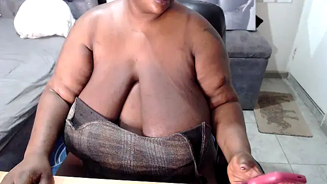 BIG_BOOBS_ASS_QEEN's cam snapshot