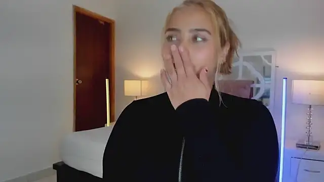 MikaelaStone's cam snapshot