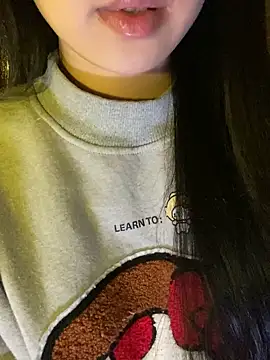 Uyennii02 live sex cam