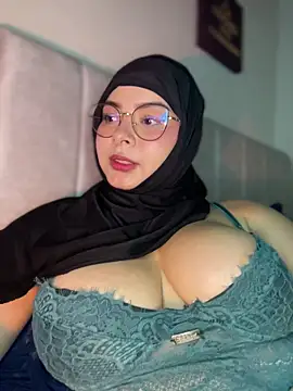 aneesa_darzi's cam snapshot