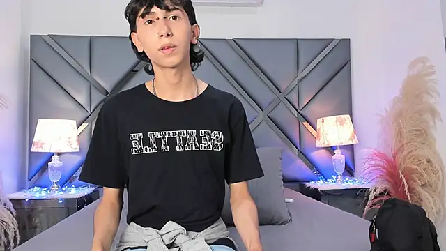 Milan_LewisS live sex cam