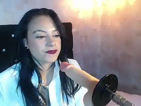 Dahyana_Klymt's cam snapshot