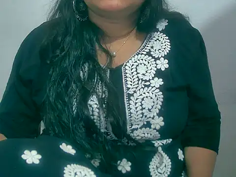 Saniya_K's cam snapshot