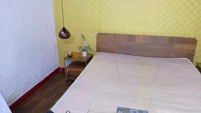 Mrs_booty's cam snapshot