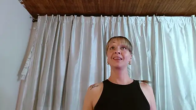 IVANNAFOXvh's cam snapshot