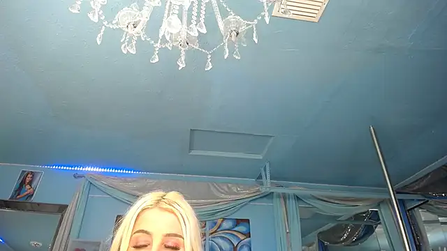 ADRIANNA_FOX's cam snapshot