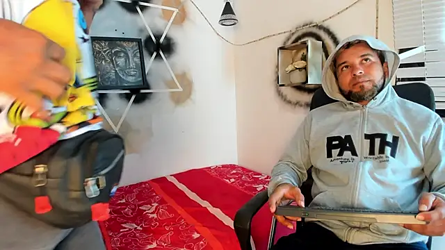 StephaniaAndRandy's cam snapshot