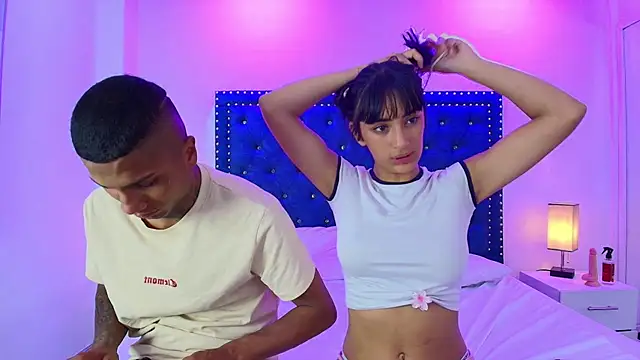 Damian_and_roxanne's cam snapshot