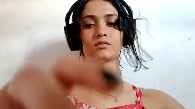 AminaLeverentz live sex cam