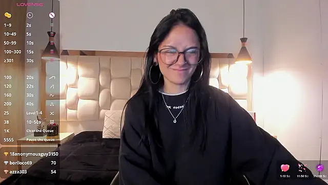 NiccolleHall's cam snapshot