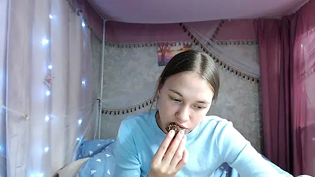 leila_bambi_'s cam snapshot