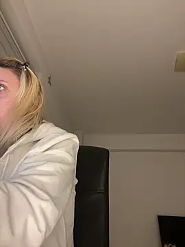 Amelia9798 live sex cam