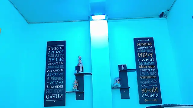 CHLOE_THUNDERS live sex cam