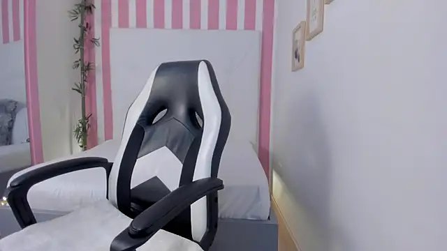 Emmaa_Queen_'s cam snapshot